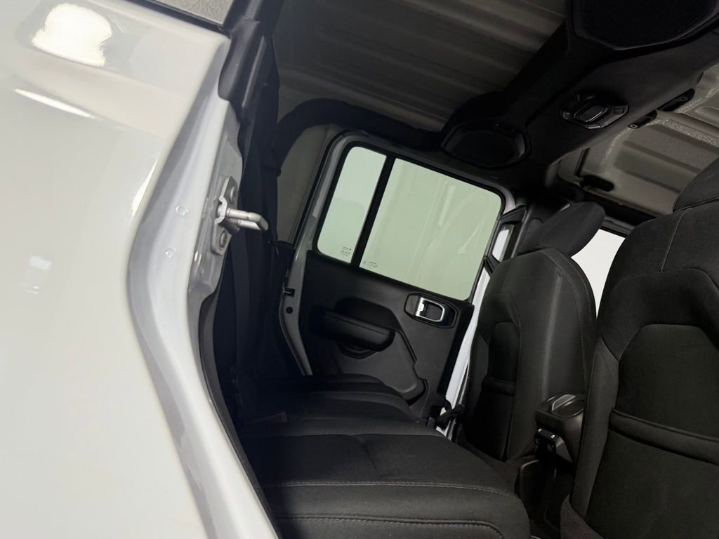 Certified 2022 Jeep Gladiator Willys image 30