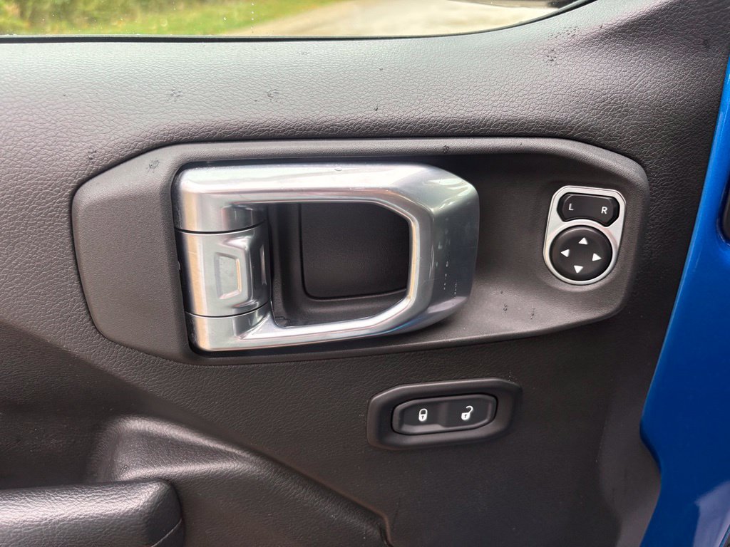 Used 2024 Jeep Wrangler Unlimited AWD/4WD image 14