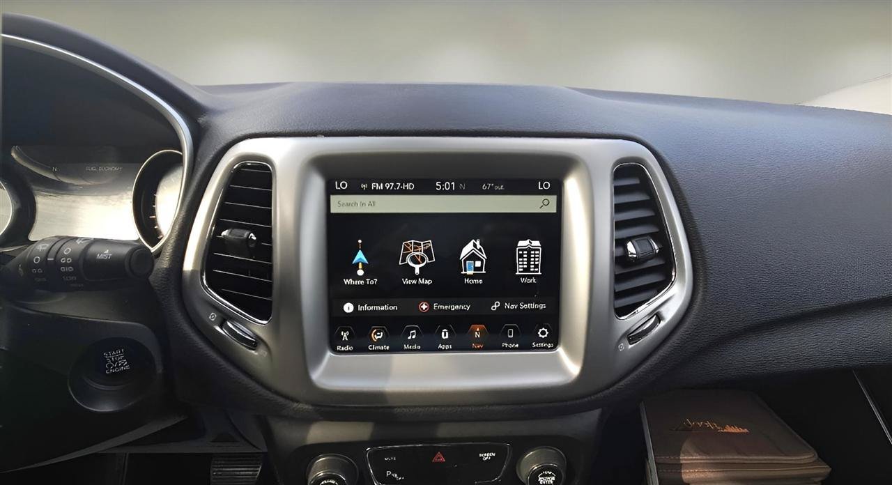 Used 2018 Jeep Compass Latitude w/ Popular Equipment Group AWD/4WD image 13