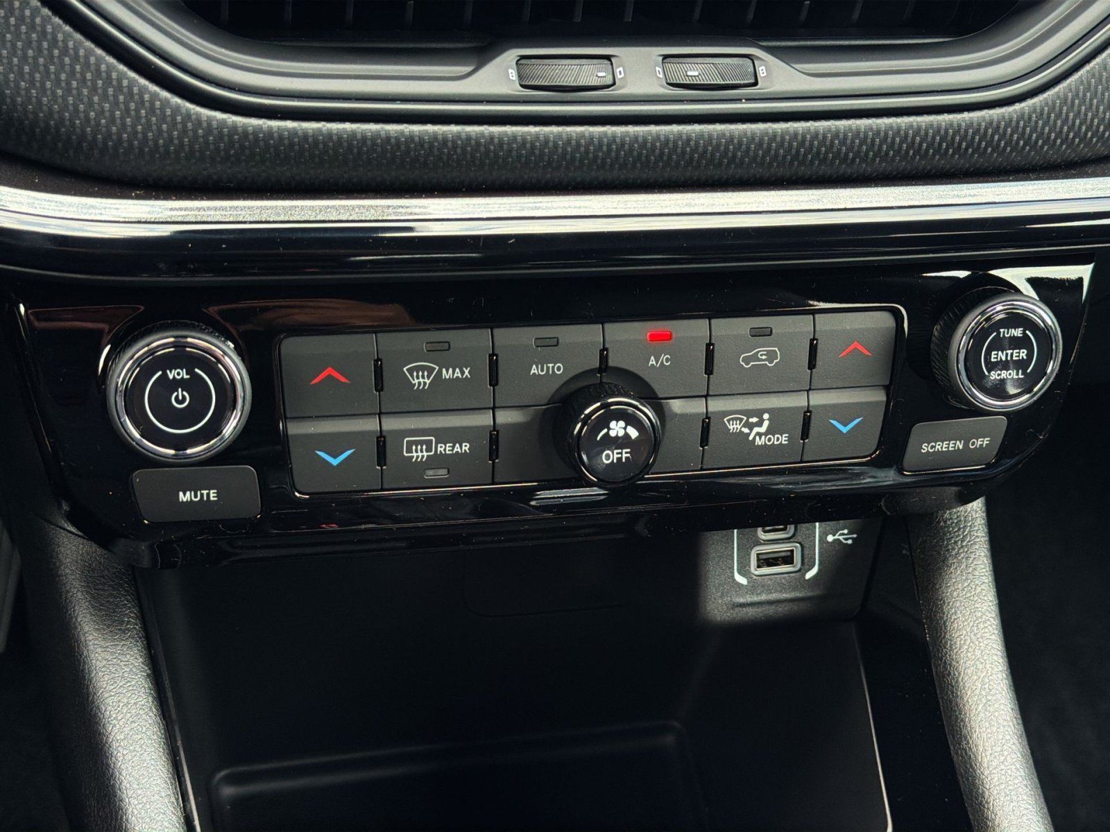 New 2026 Jeep Compass Latitude AWD/4WD image 18