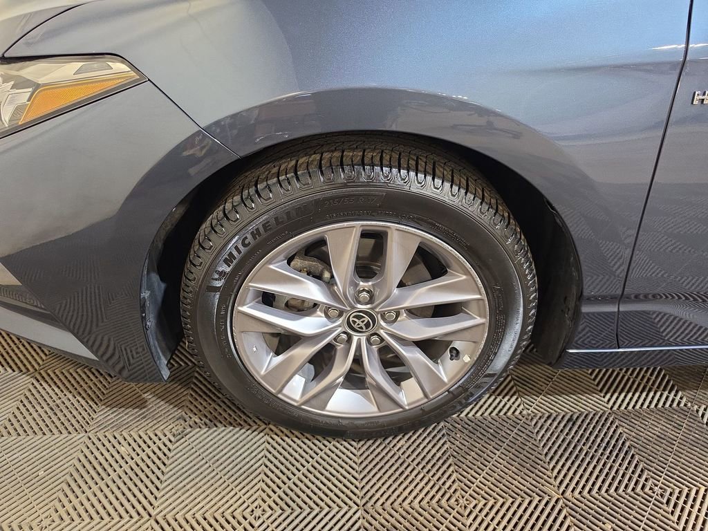 Used 2021 Toyota Avalon XLE w/ Moonroof Package FWD image 19