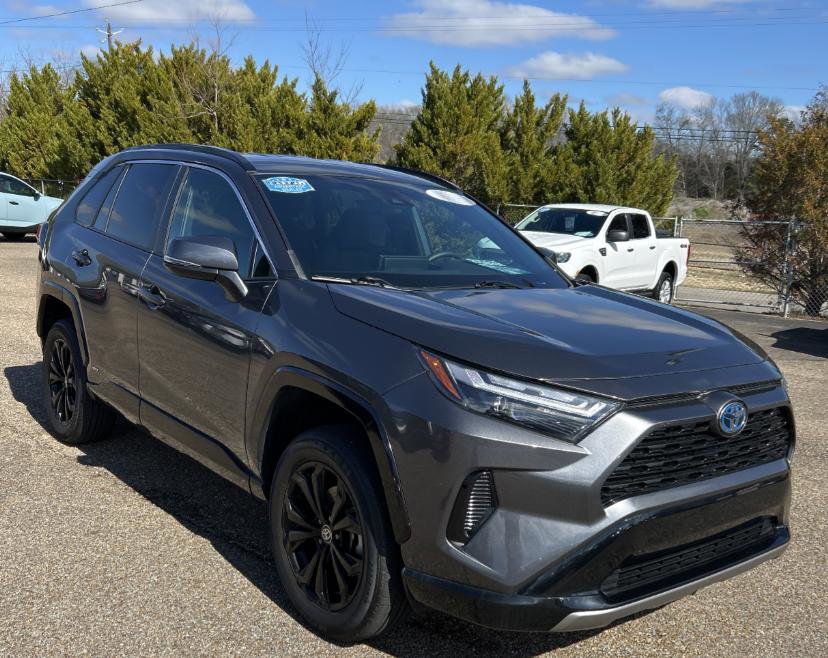 Used 2023 Toyota RAV4 SE image 3