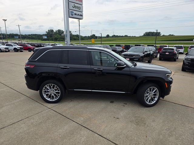 Used 2022 Jeep Grand Cherokee Summit w/ Advanced Protech Group IV AWD/4WD image 9