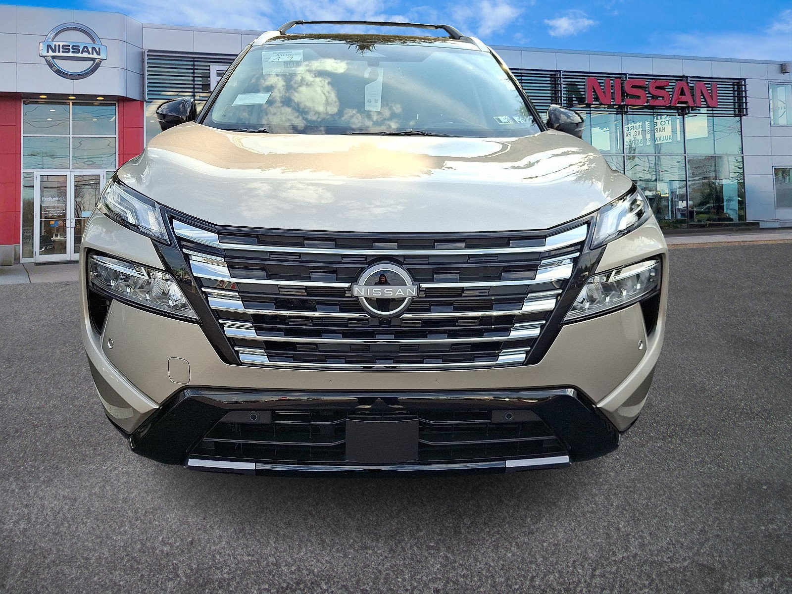 New 2026 Nissan Rogue Platinum image 2