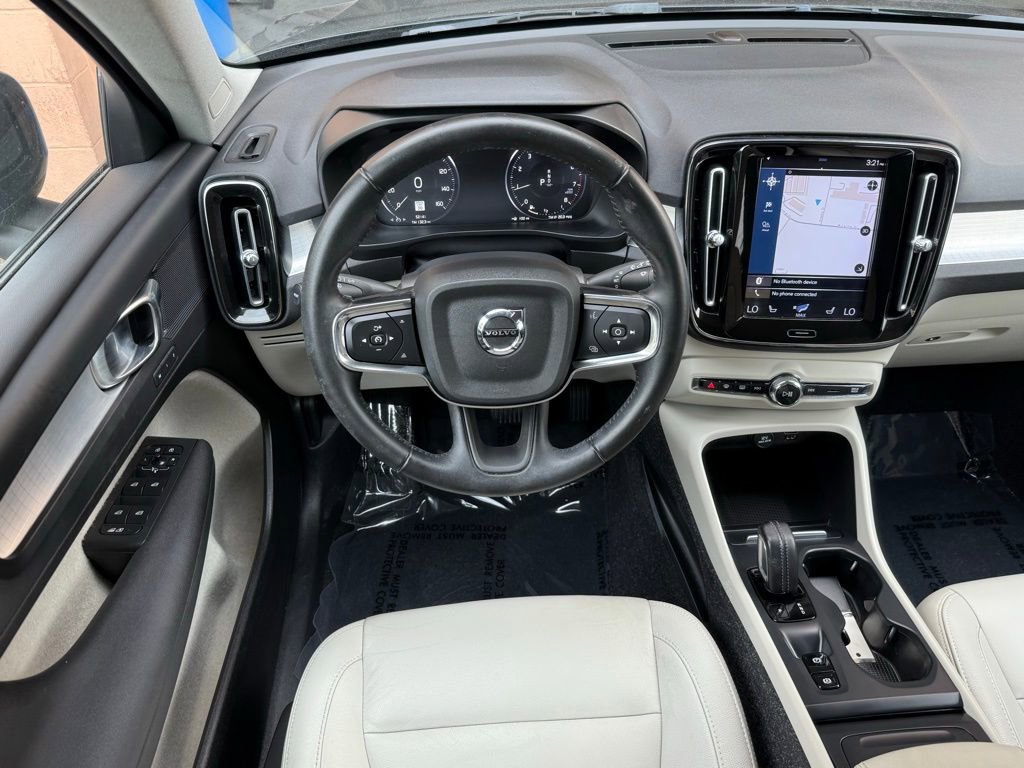 Used 2021 Volvo XC40 T5 Momentum w/ Premium Package image 23