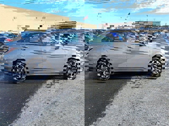 Certified 2022 Hyundai Elantra Limited w/ Cargo Package image 7
