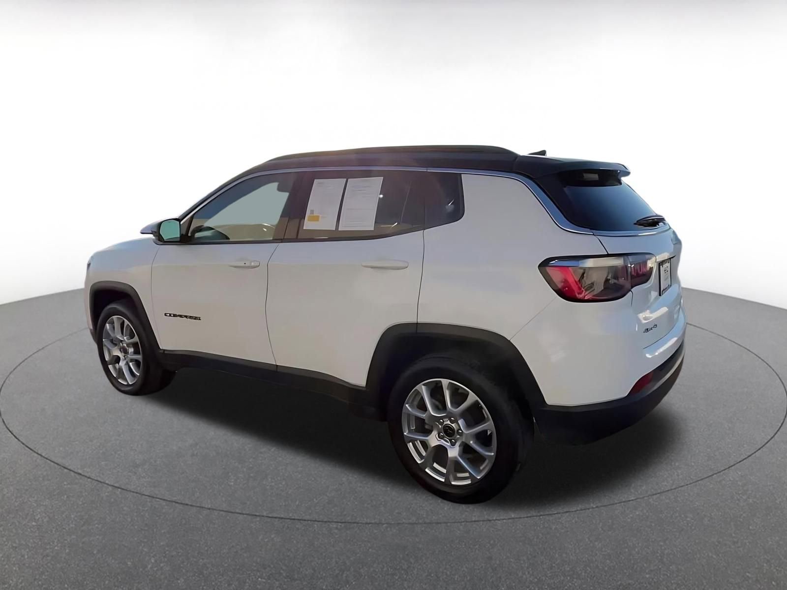 Used 2025 Jeep Compass Limited image 10