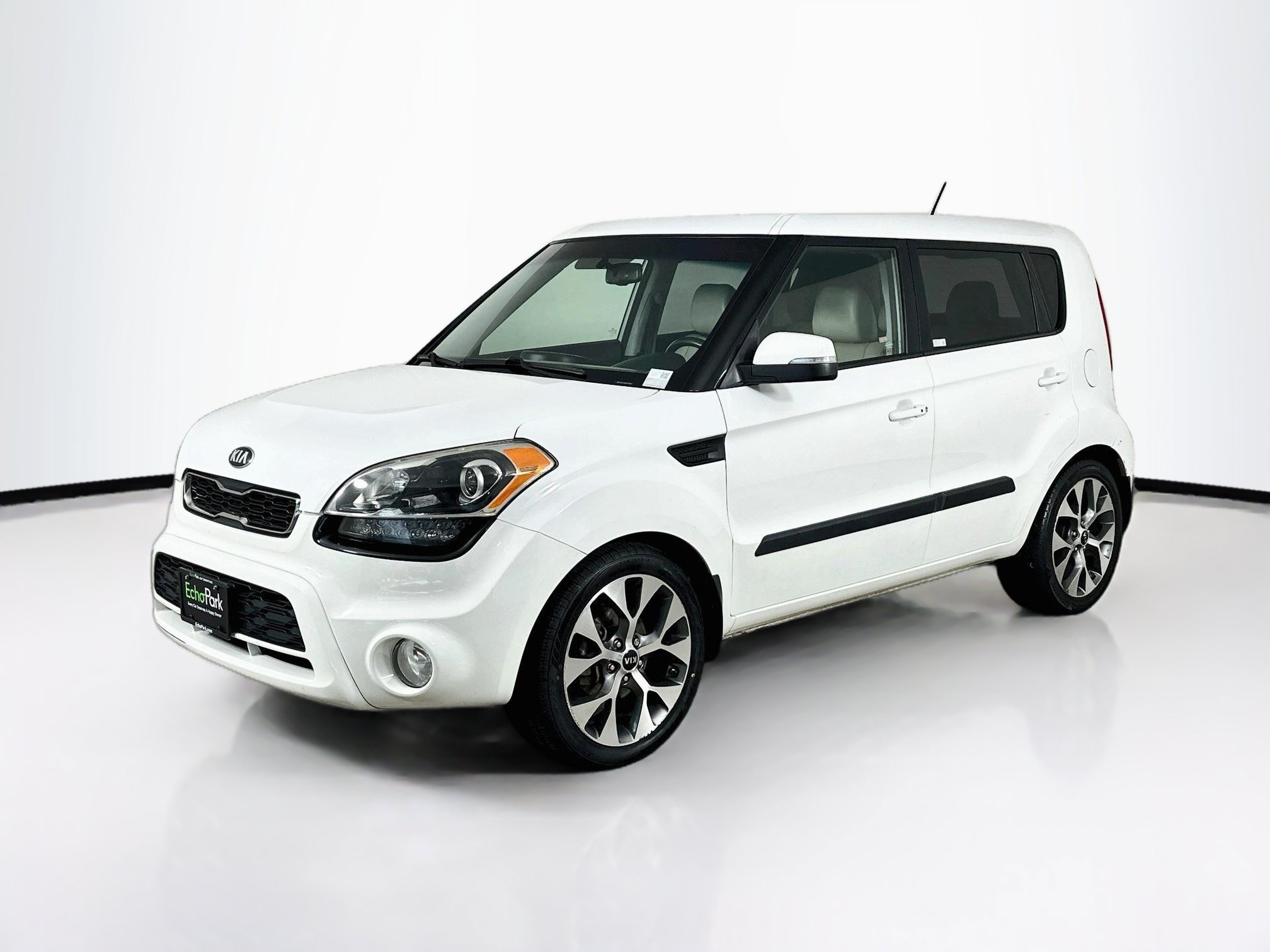 Used 2013 Kia Soul ! w/ Premium Pkg FWD image 3