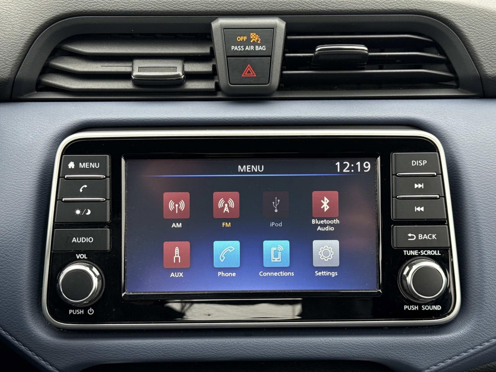 Used 2023 Nissan Versa SV image 9