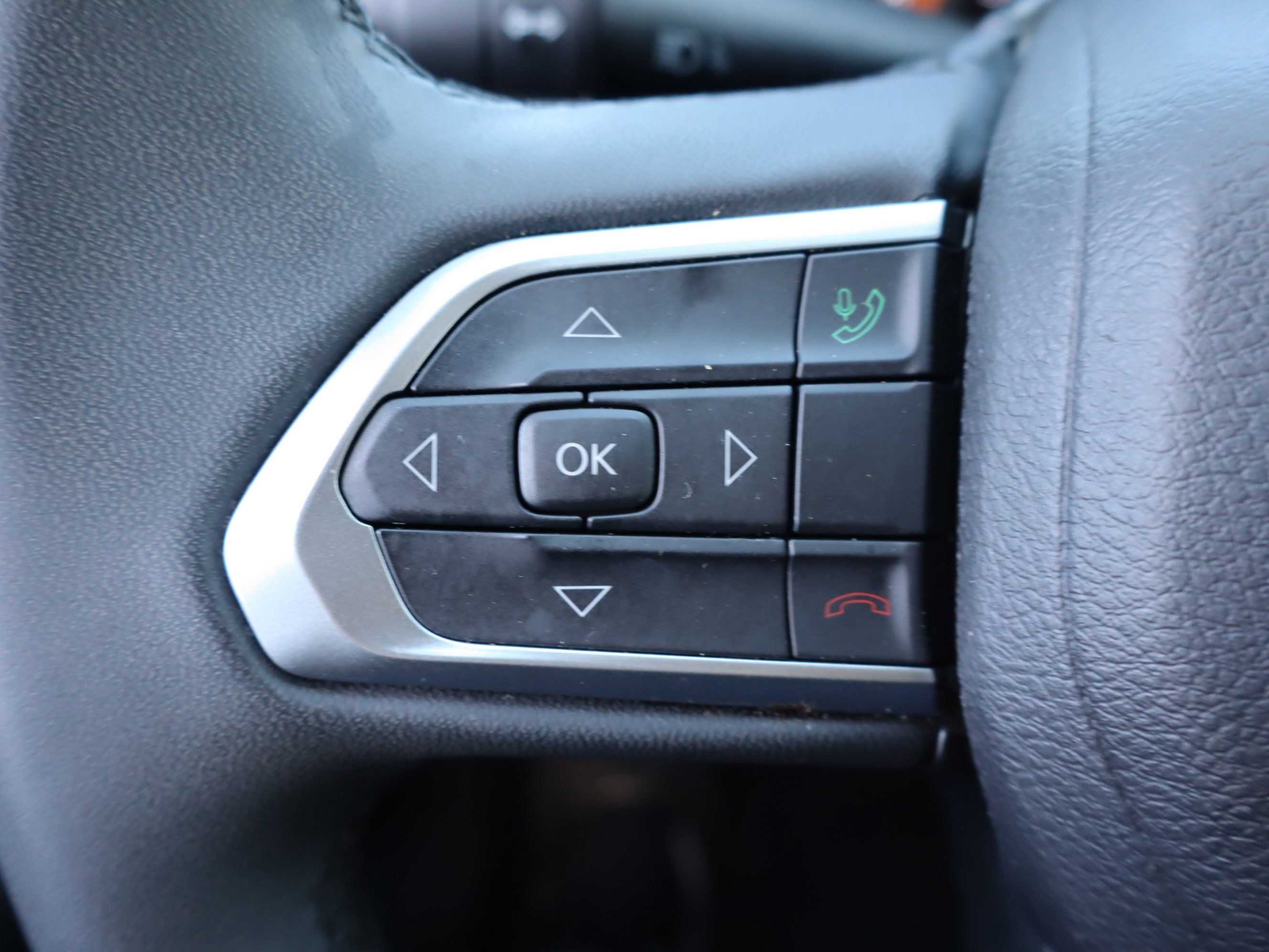 Used 2024 Jeep Compass Latitude image 19