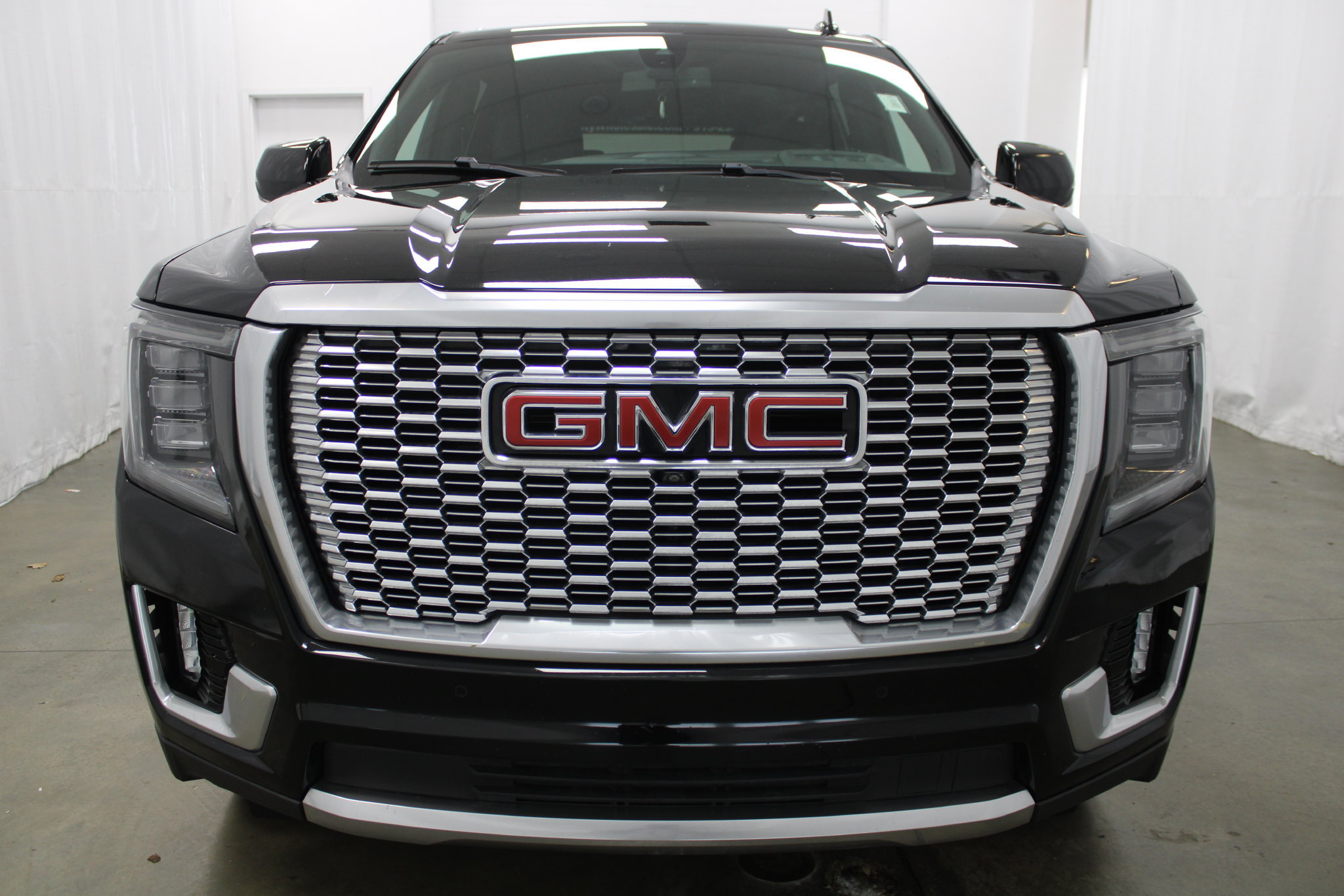Used 2022 GMC Yukon XL Denali AWD/4WD image 3