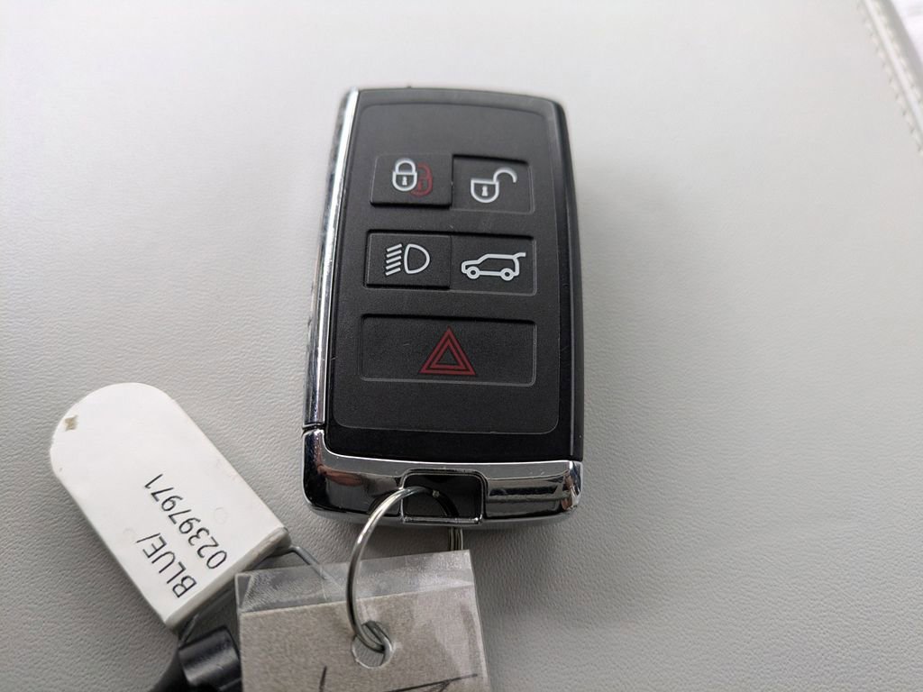 Used 2025 Land Rover Defender 110 S image 33