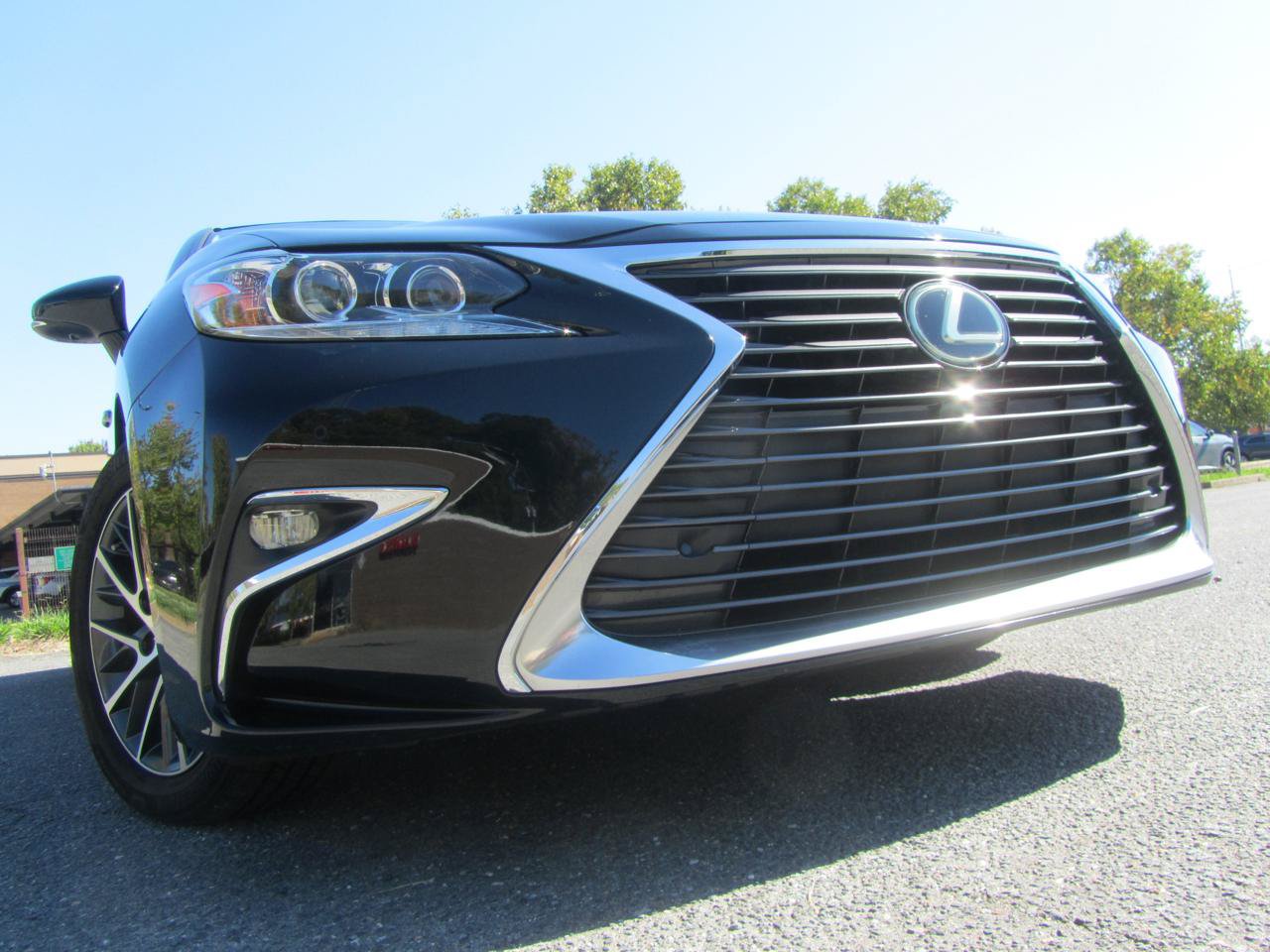 Used 2016 Lexus ES 350 w/ Luxury Pkg & Navigation w/ Luxury Package w/Wood Trim FWD image 1