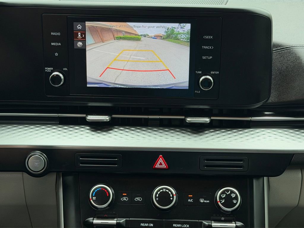 Used 2023 Kia Carnival LX FWD image 20
