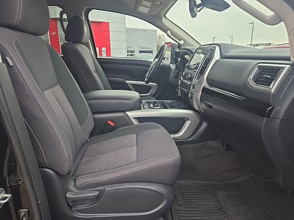 Used 2021 Nissan Titan SV w/ SV Convenience Package image 24