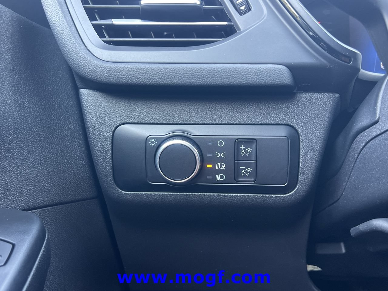 Used 2025 Ford Escape ST-Line FWD image 17