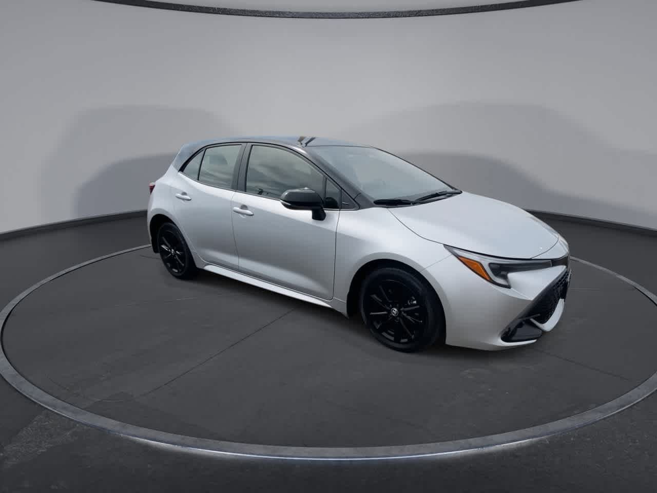 Certified 2025 Toyota Corolla SE w/ SE Package FWD image 2
