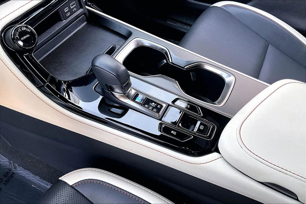 Used 2024 Lexus NX 250 FWD w/ Towing Package (2000 Lbs) image 16