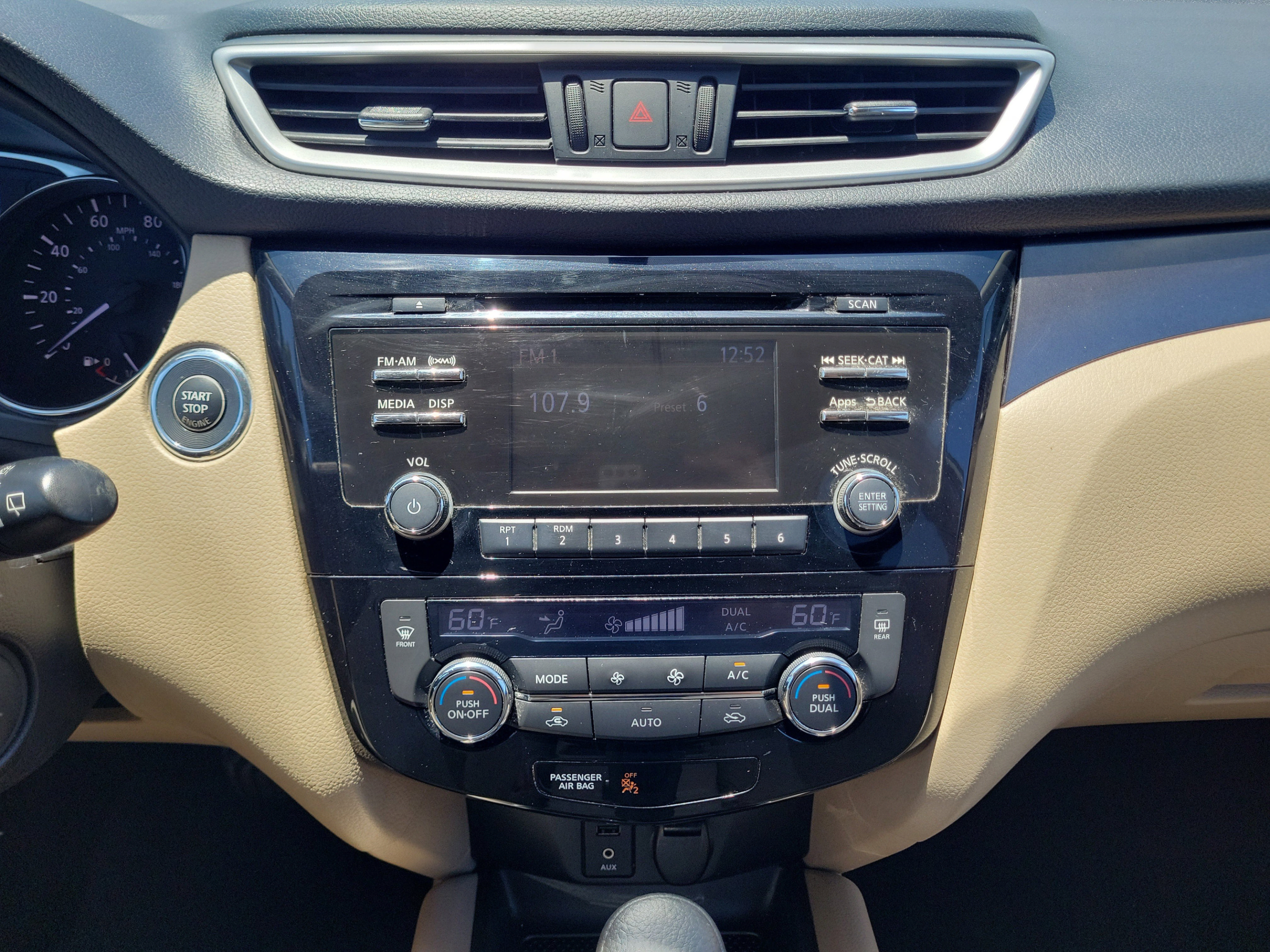 Used 2016 Nissan Rogue SV FWD image 13