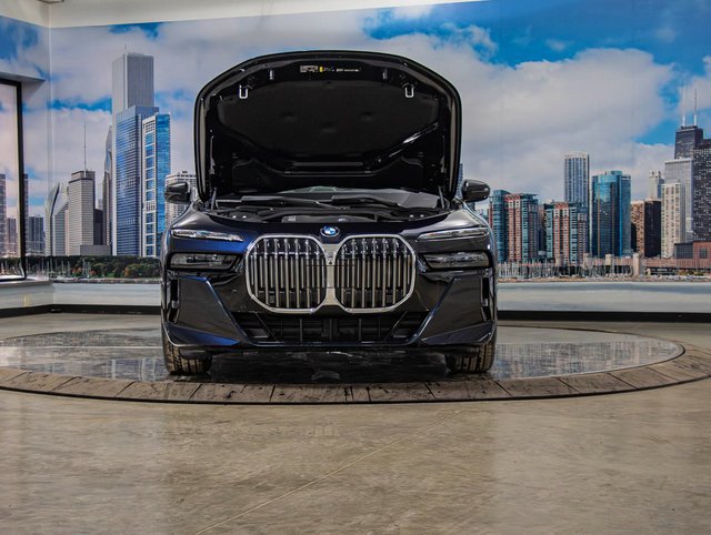 Used 2026 BMW 740i xDrive w/ Premium Package AWD/4WD image 4
