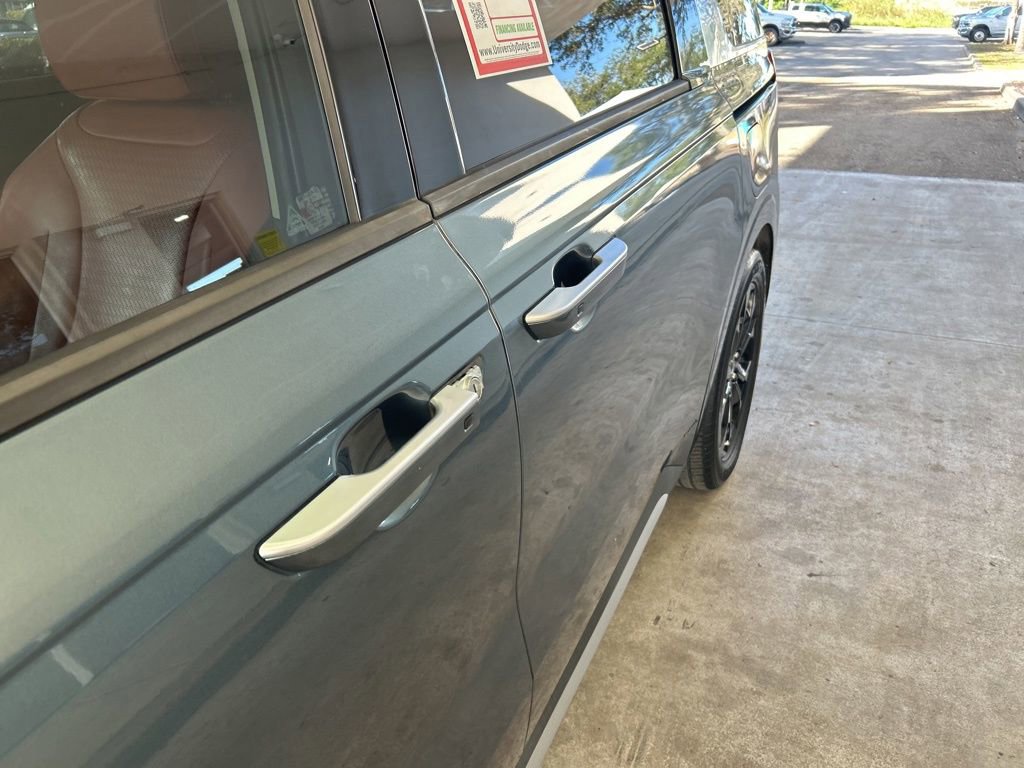 Used 2022 Kia Carnival SX Prestige image 15