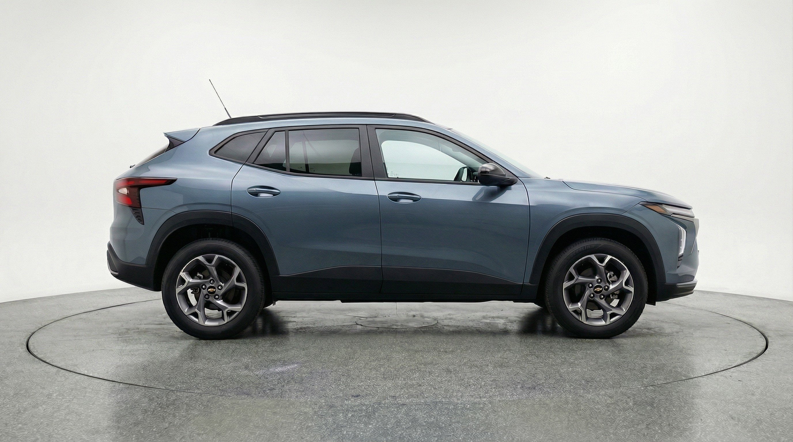 Used 2025 Chevrolet Trax LT image 11