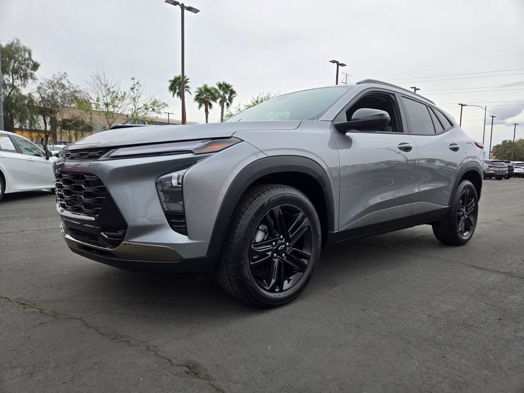 Used 2025 Chevrolet Trax ACTIV w/ Driver Confidence Package image 2