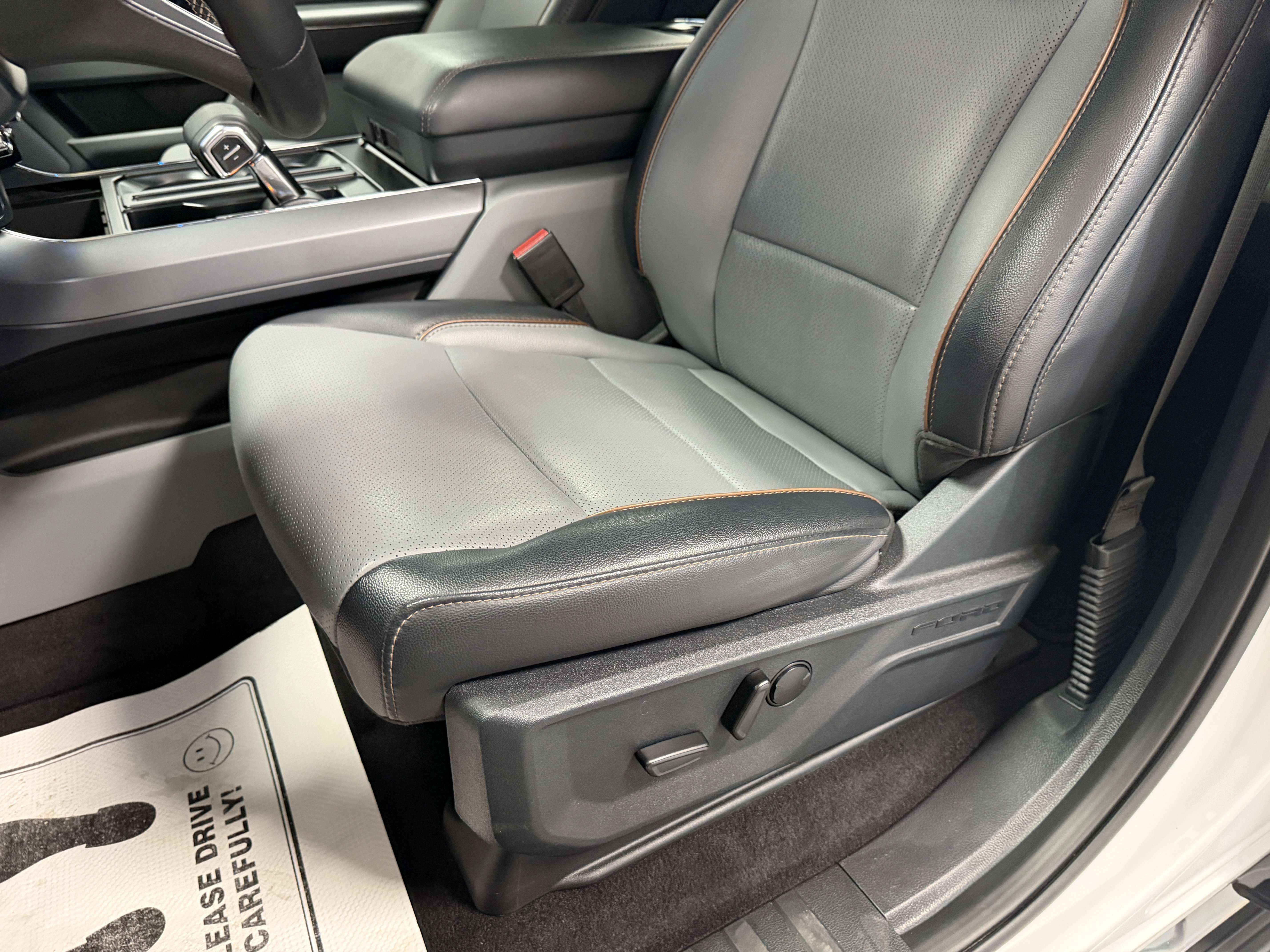 Used 2025 Ford F150 Lariat w/ Equipment Group 501A Mid image 23