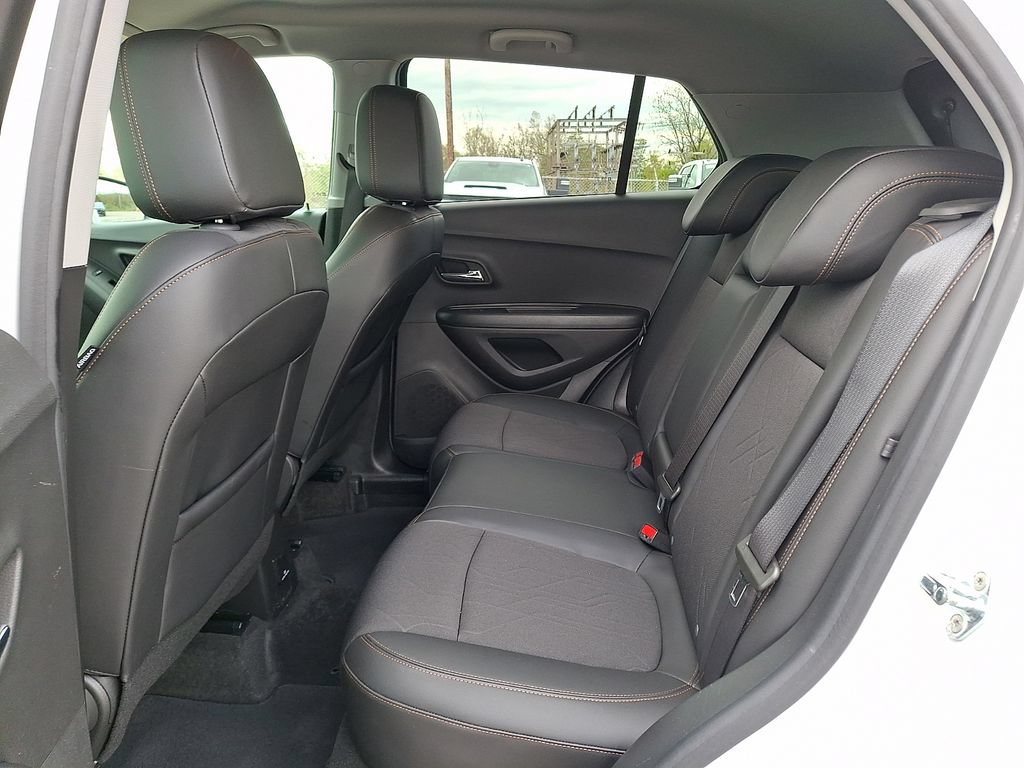 Used 2022 Chevrolet Trax LT w/ LT Convenience Package AWD/4WD image 15
