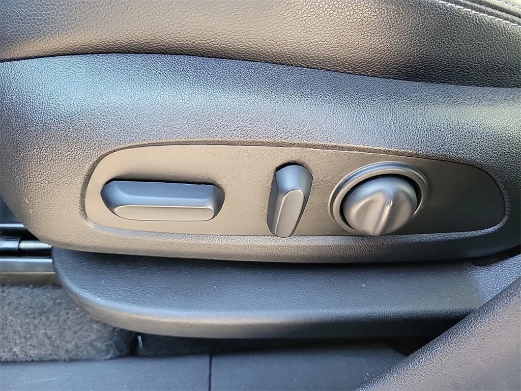 Used 2024 GMC Terrain SLT image 16