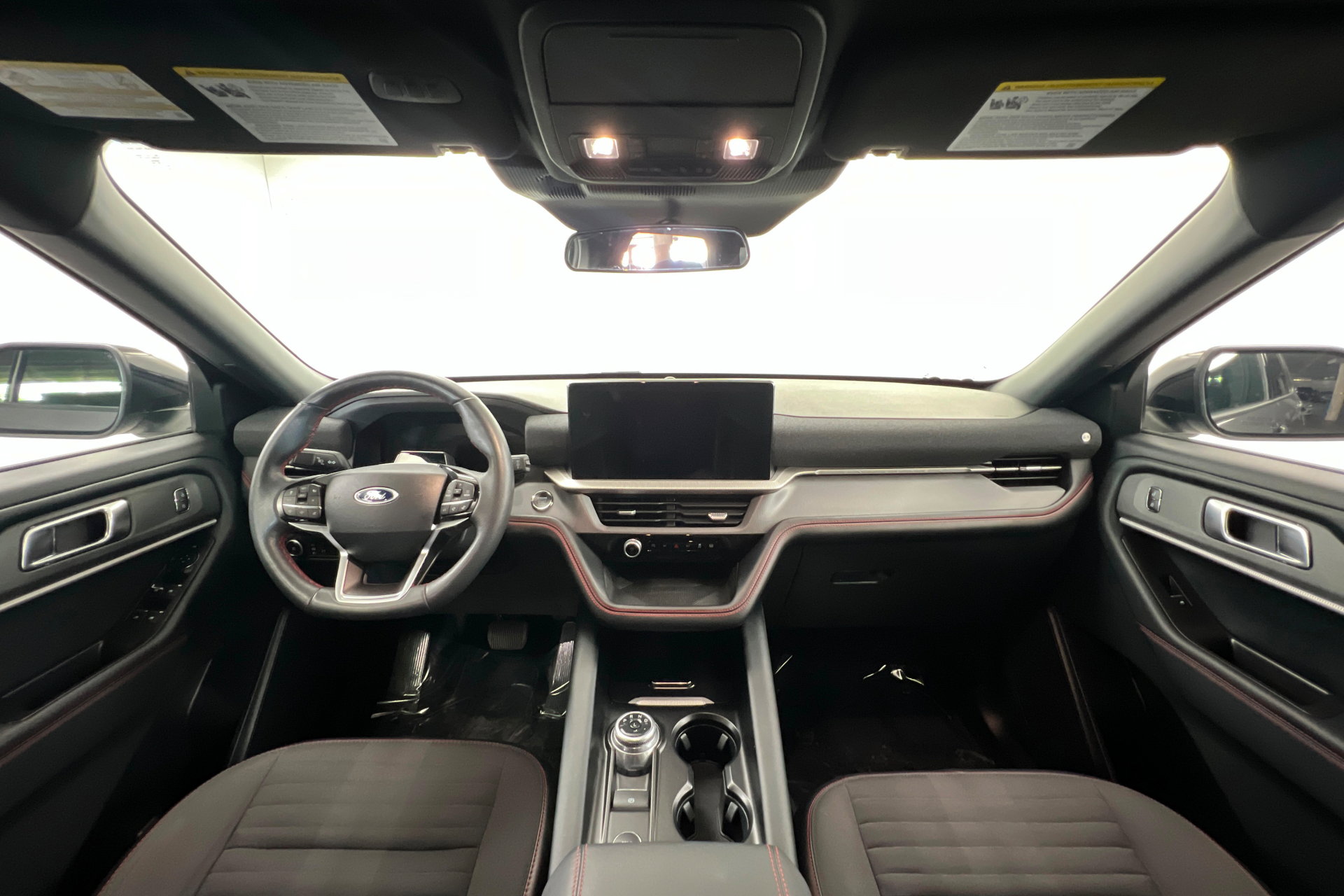 Used 2025 Ford Explorer ST-Line w/ ST-Line Street Pack AWD/4WD image 10