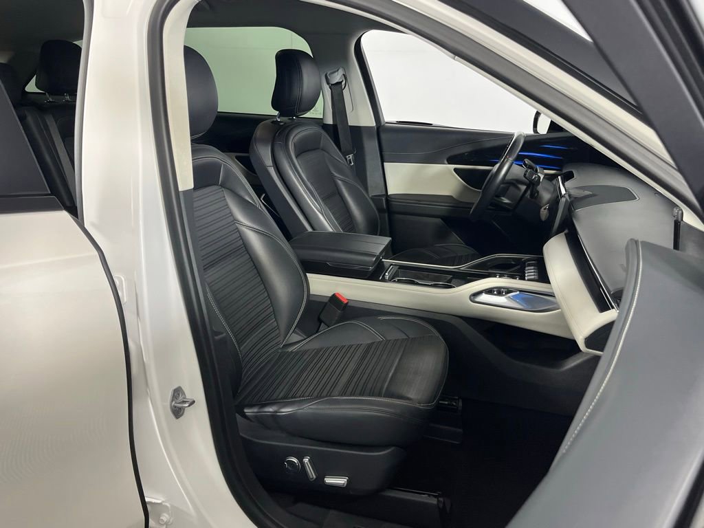Used 2024 Lincoln Nautilus Reserve AWD/4WD image 31