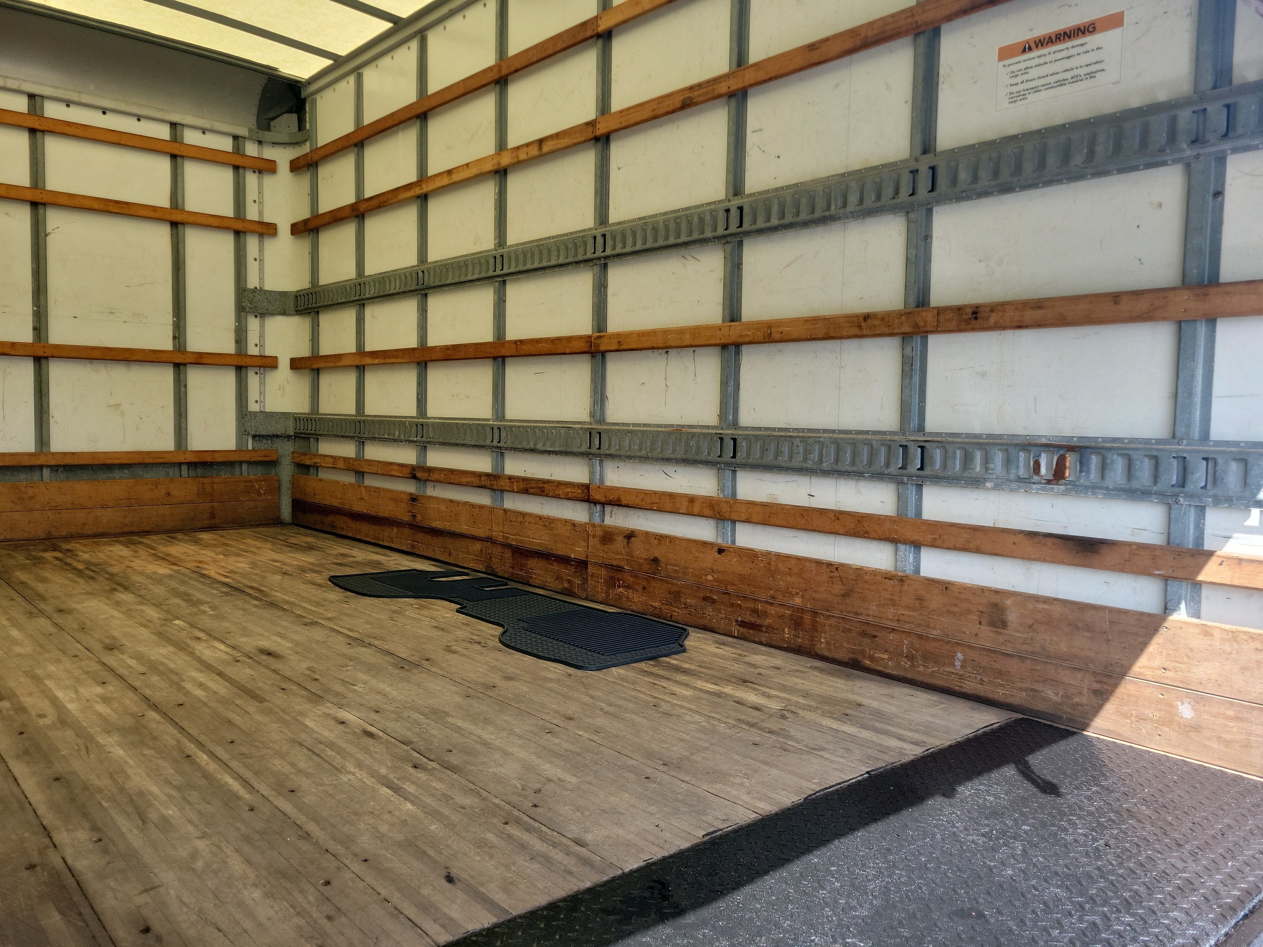 Used 2021 Isuzu NPR RWD image 19
