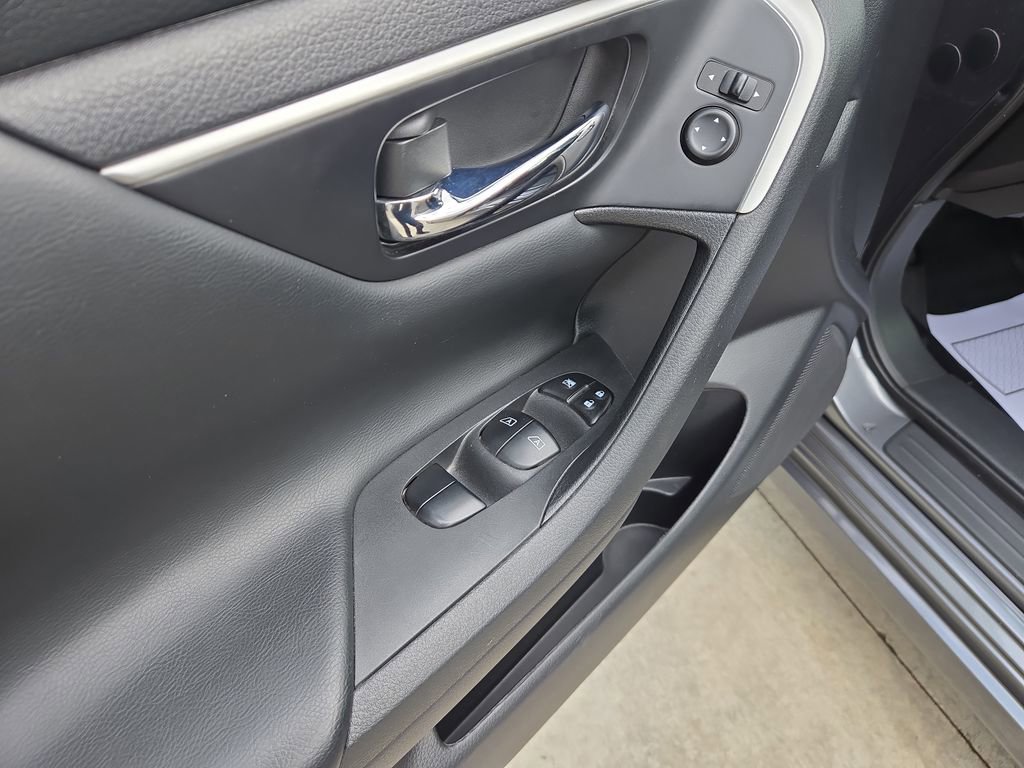 Used 2016 Nissan Altima 2.5 SV w/ Convenience Package image 13