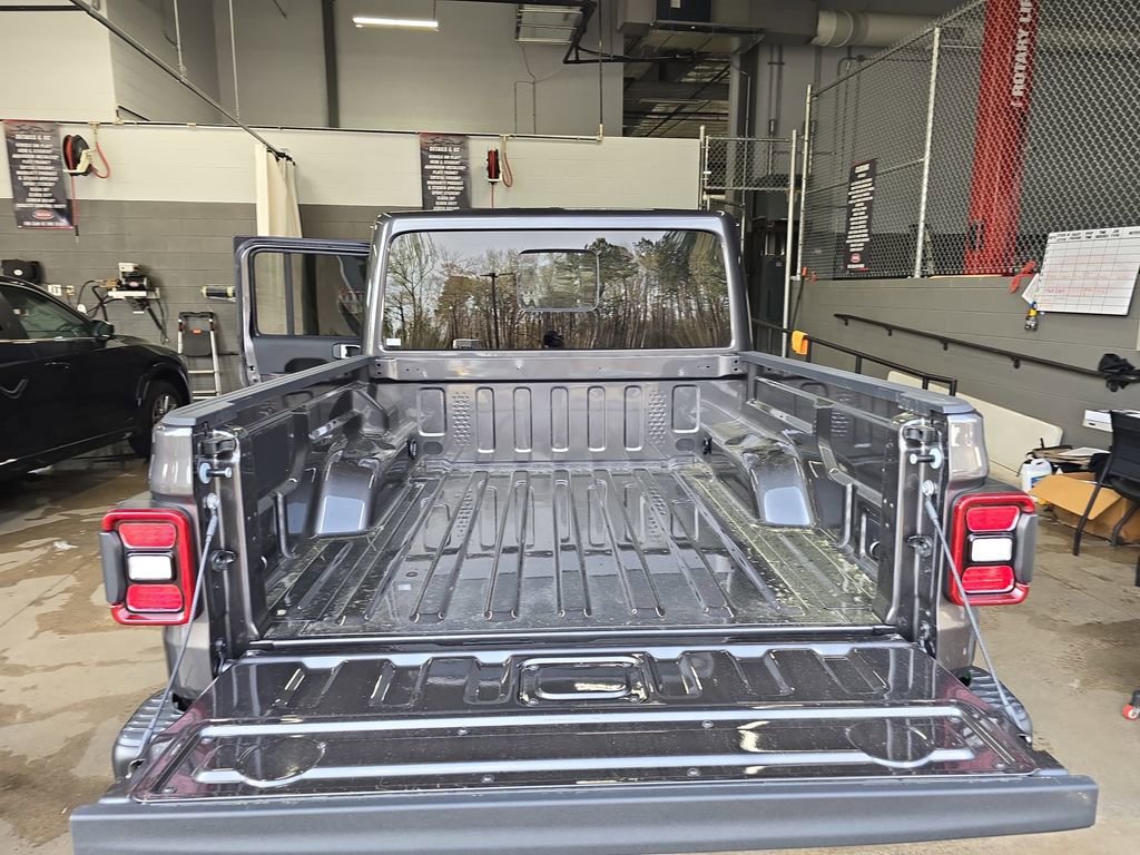 New 2026 Jeep Gladiator Rubicon AWD/4WD image 13