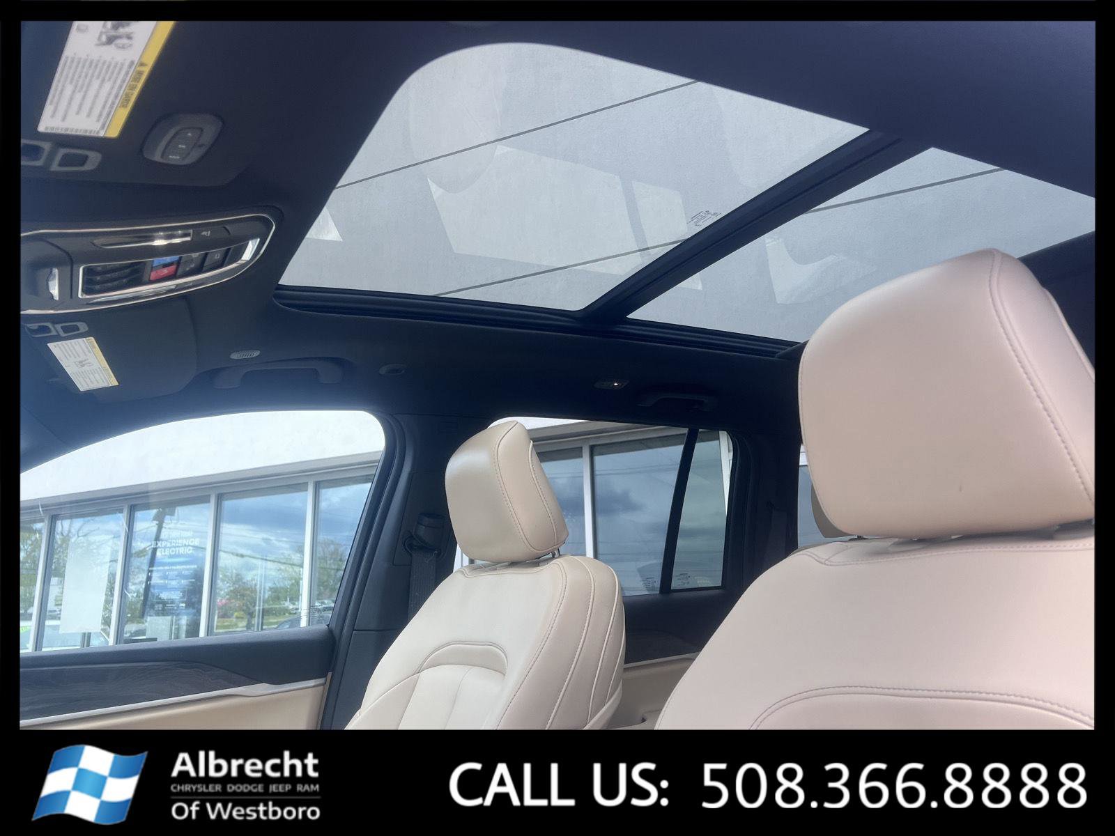 Used 2025 Jeep Grand Cherokee Limited AWD/4WD image 30