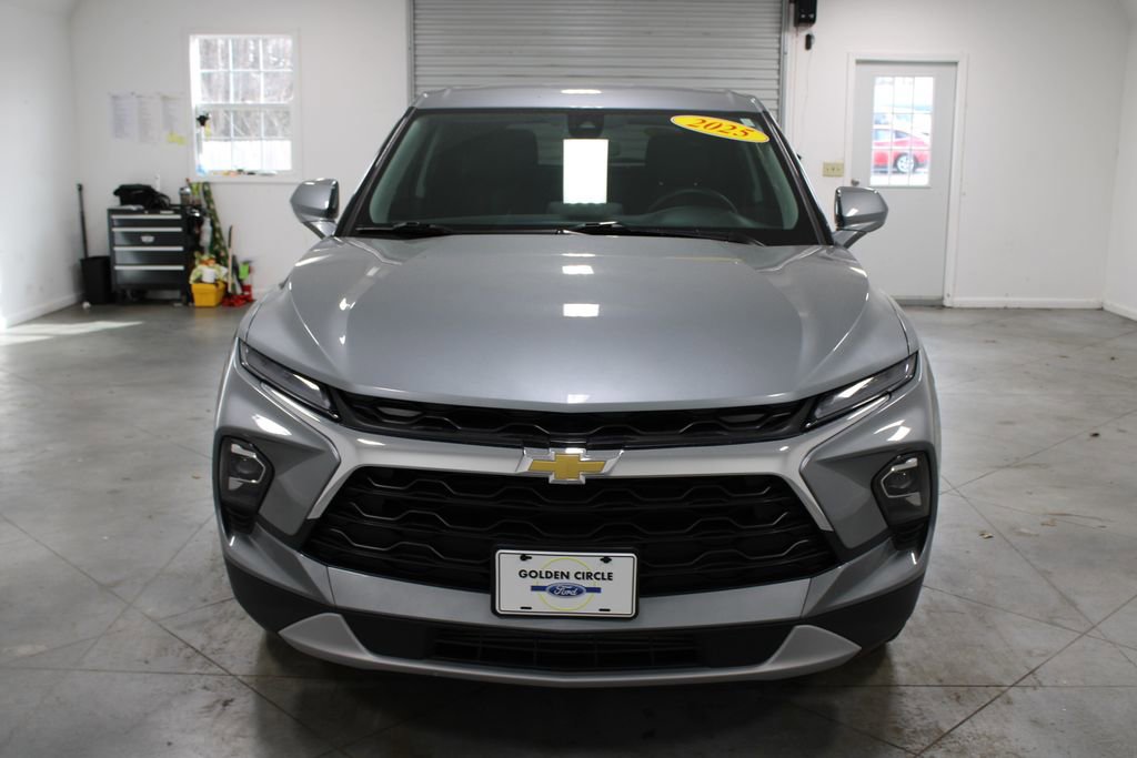 Used 2025 Chevrolet Blazer LT image 3