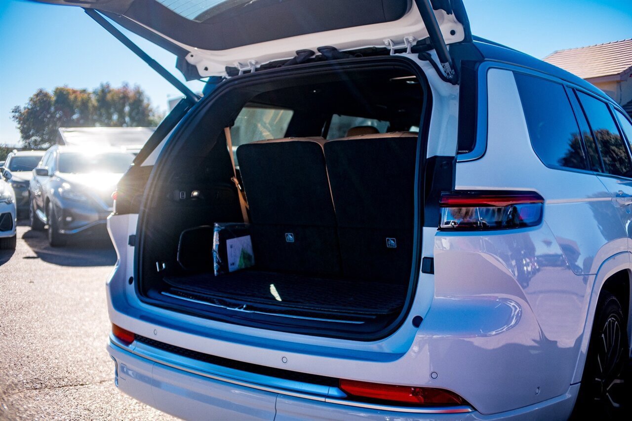 Used 2025 Jeep Grand Cherokee L Summit image 42