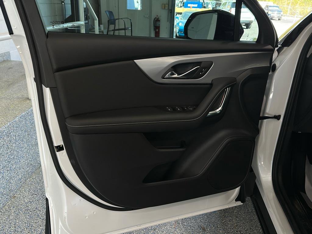 New 2025 Chevrolet Blazer LT w/ Midnight/Sport Edition FWD image 35
