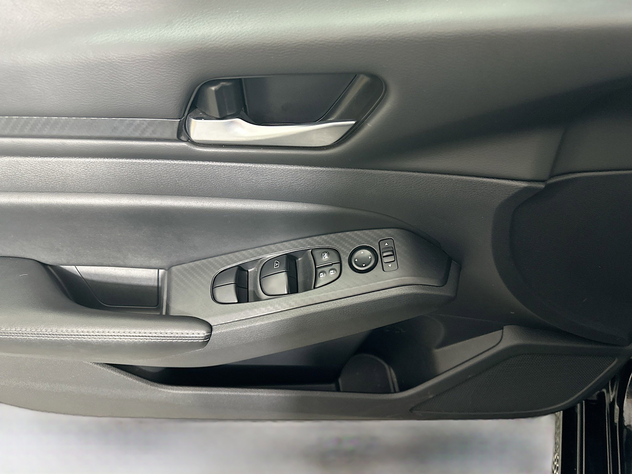 Used 2025 Nissan Altima 2.5 SV FWD image 15