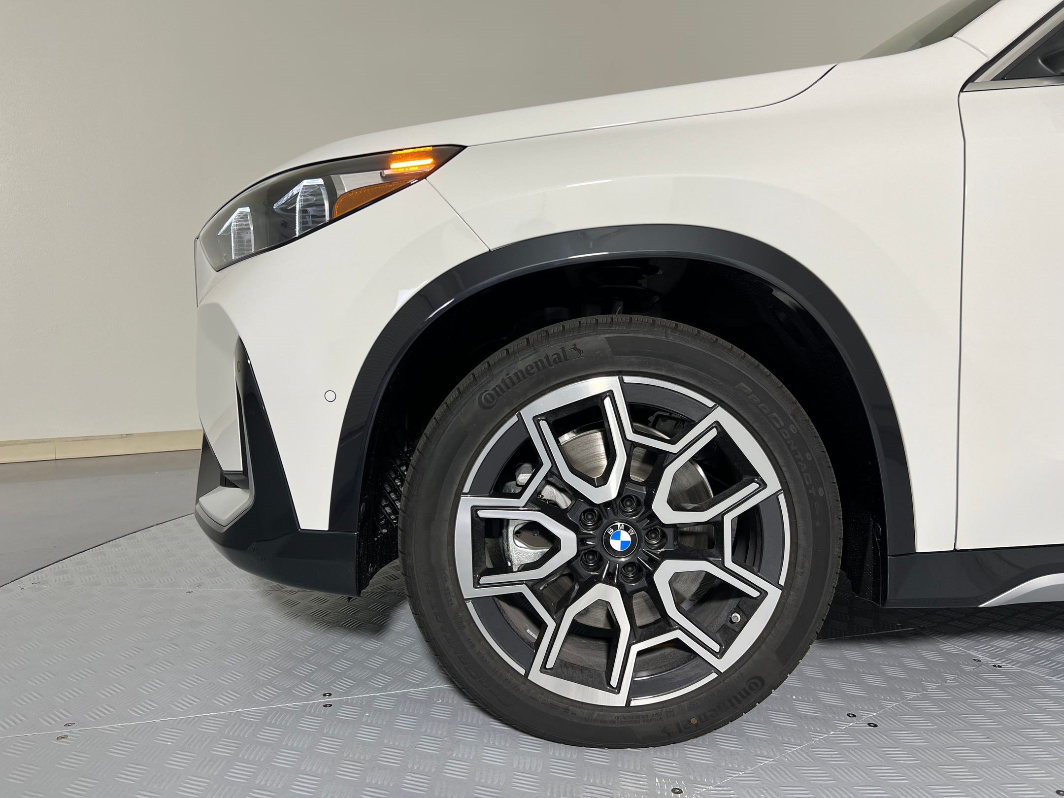 New 2026 BMW X1 xDrive28i w/ Technology Package AWD/4WD image 10