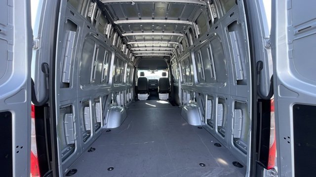 Used 2024 Mercedes-Benz Sprinter 2500 image 5