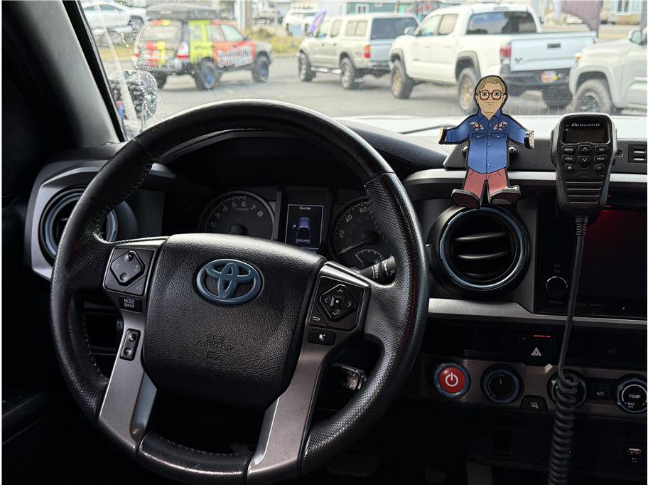 Used 2017 Toyota Tacoma TRD Off-Road image 14