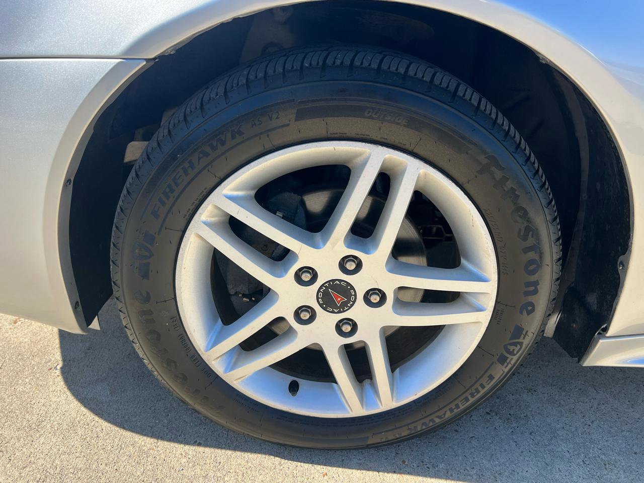 Used 2005 Pontiac Grand Prix GTP w/ Leather Trim Package image 16