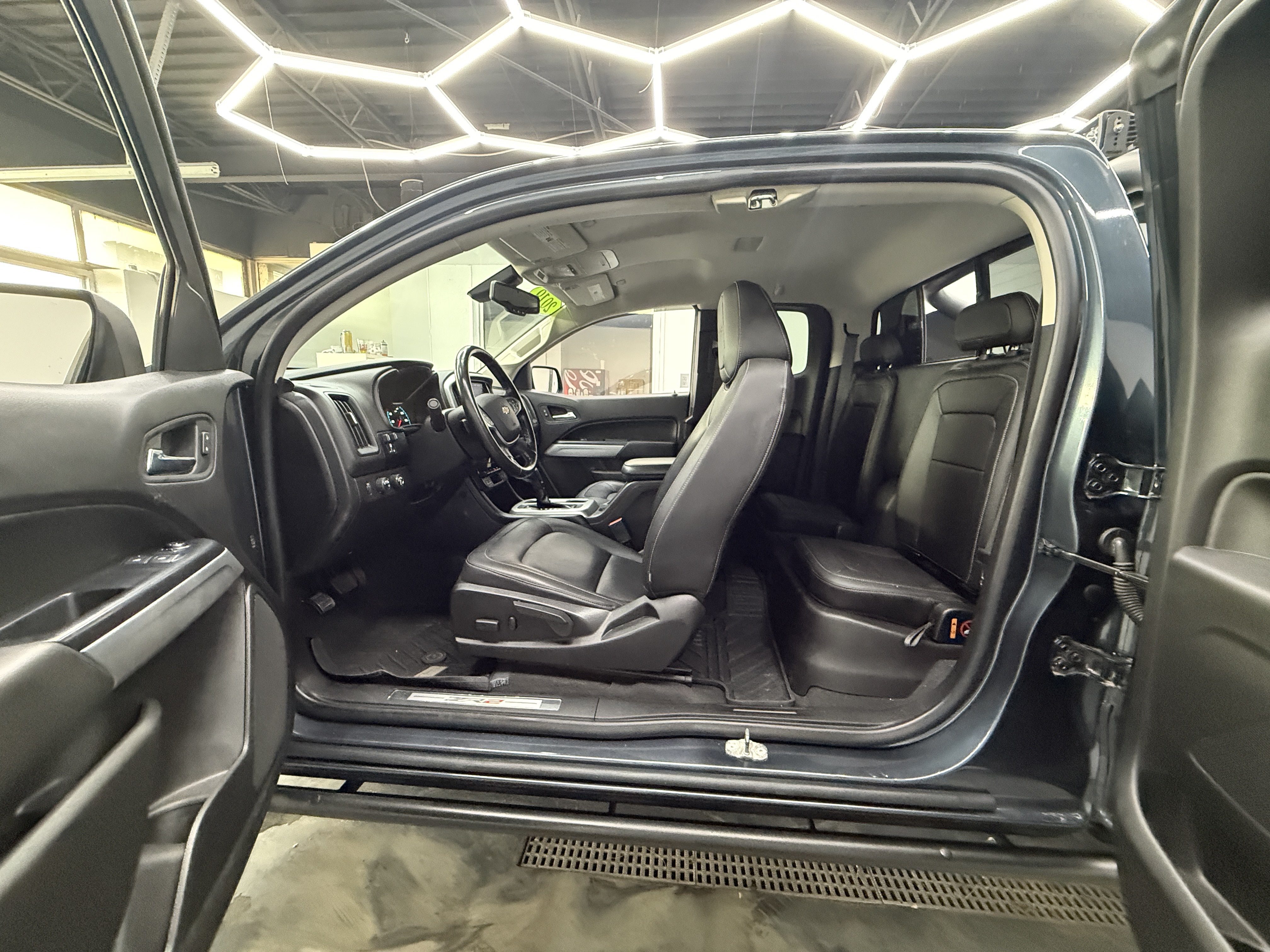 Used 2019 Chevrolet Colorado ZR2 w/ ZR2 Dusk Special Edition AWD/4WD image 11
