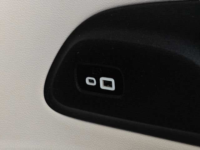 Used 2021 Chrysler Pacifica Limited FWD image 57