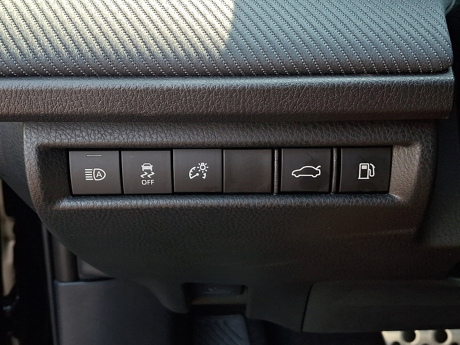 Used 2025 Toyota Camry SE w/ Convenience Package FWD image 27
