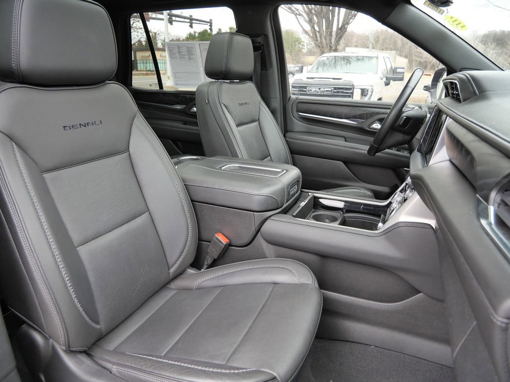 Used 2022 GMC Yukon Denali w/ Denali Premium Package image 18