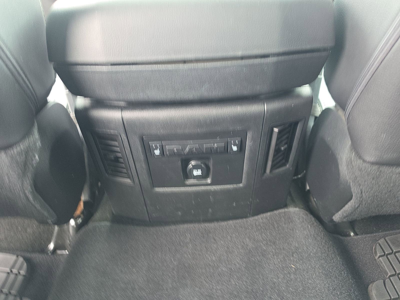 Used 2015 RAM 1500 Laramie w/ Convenience Group AWD/4WD image 15
