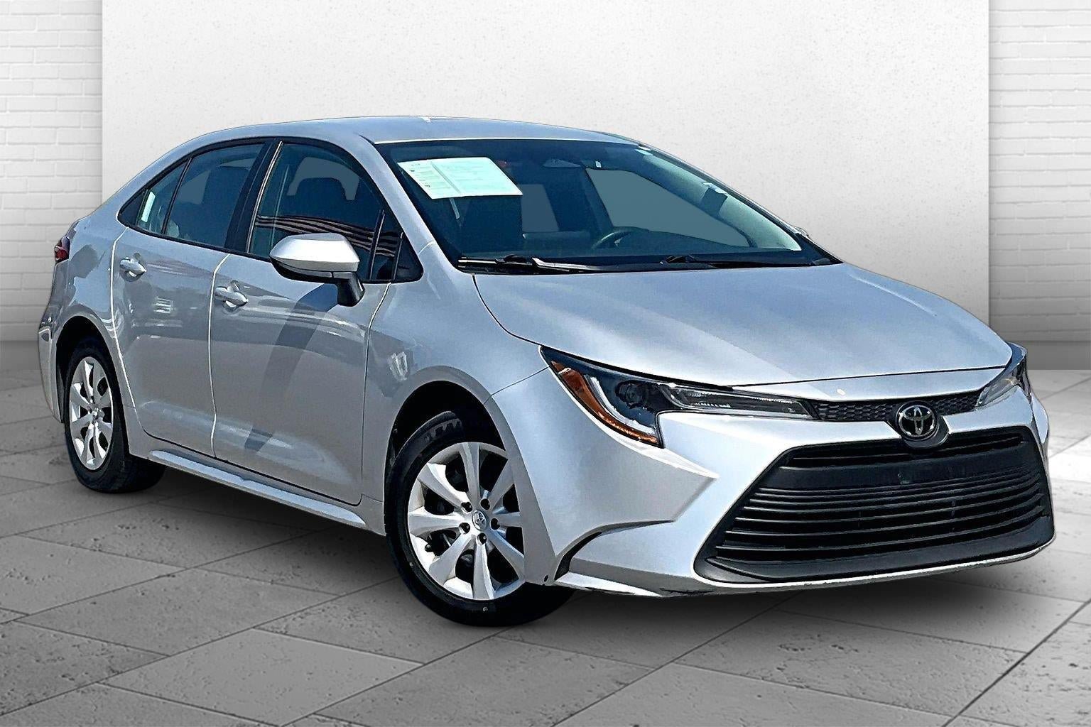 Used 2025 Toyota Corolla LE FWD image 16